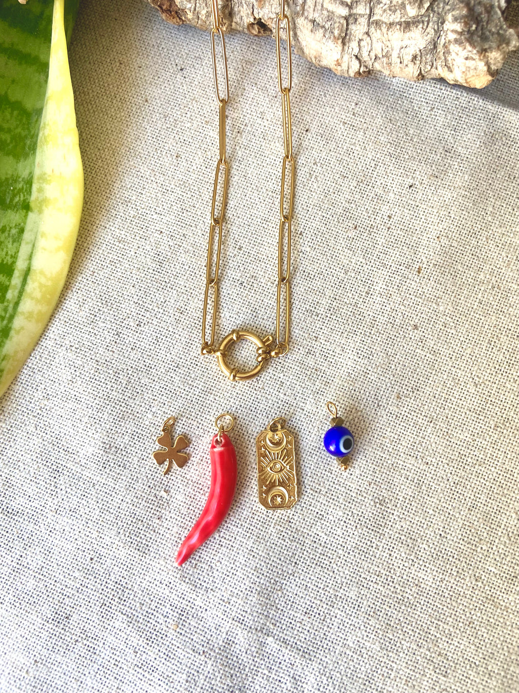 colar charms
