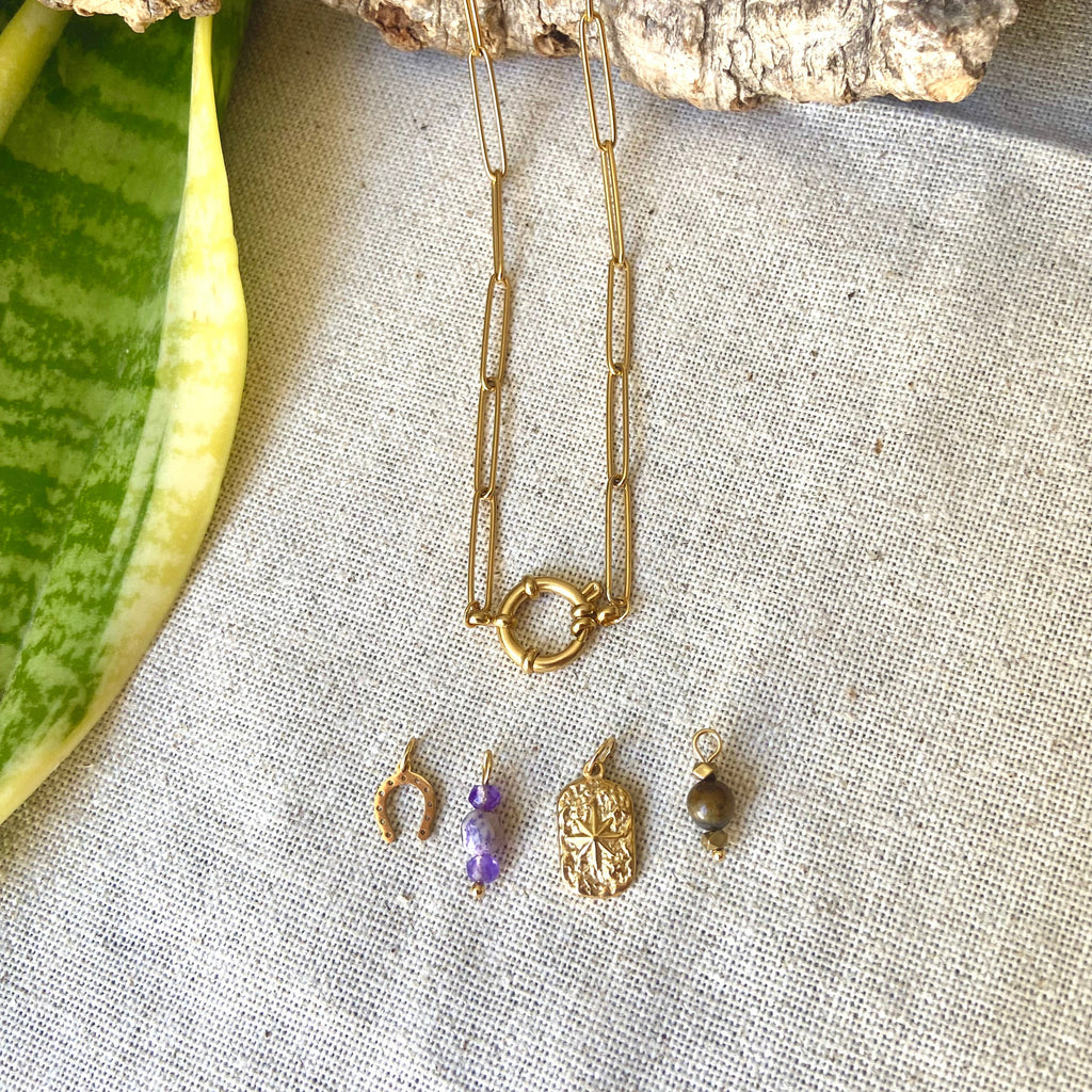 colar charms