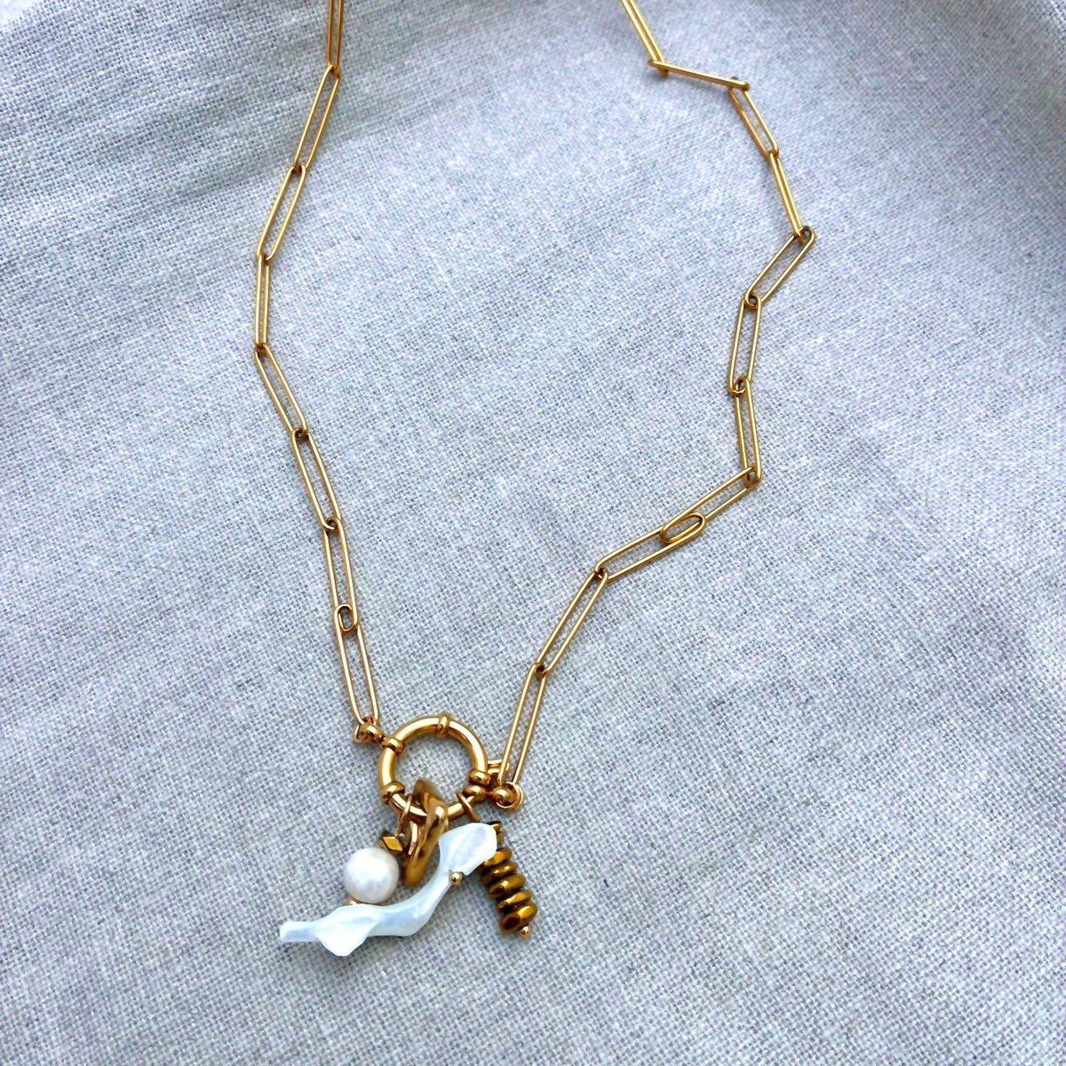 colar charm pérolas