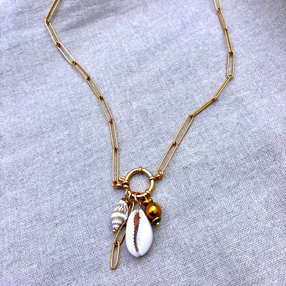 colar charm pérolas