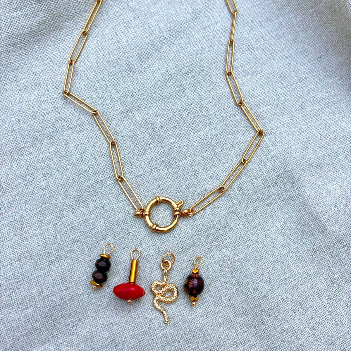 colar charms sementes