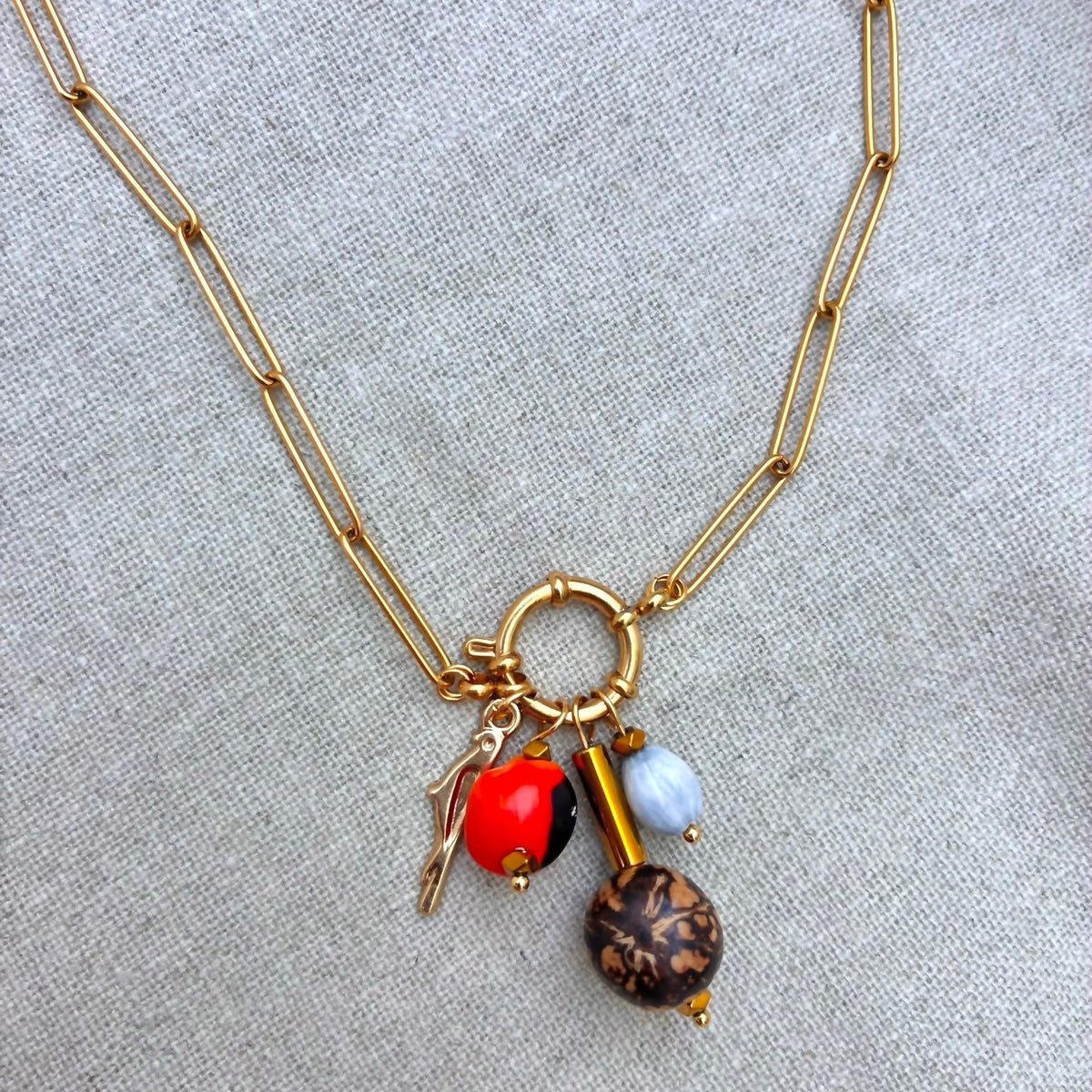 colar charms sementes